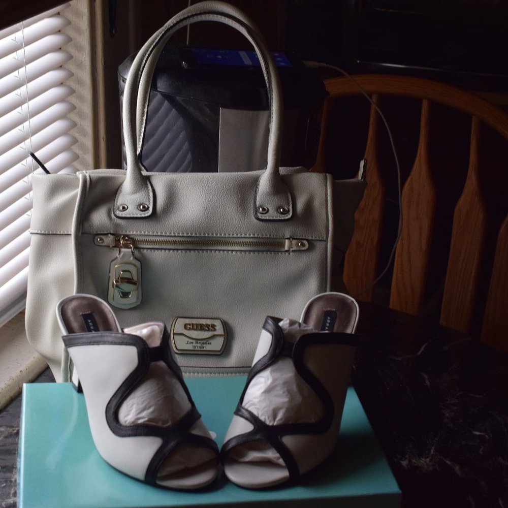 New White Array Leather Sandals Guess Bag